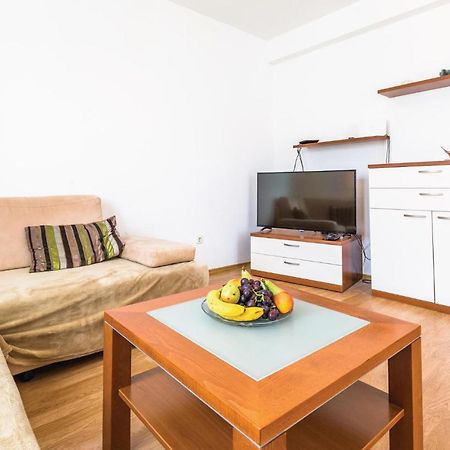 Cozy Apartment In Makarska With Kitchen Luaran gambar