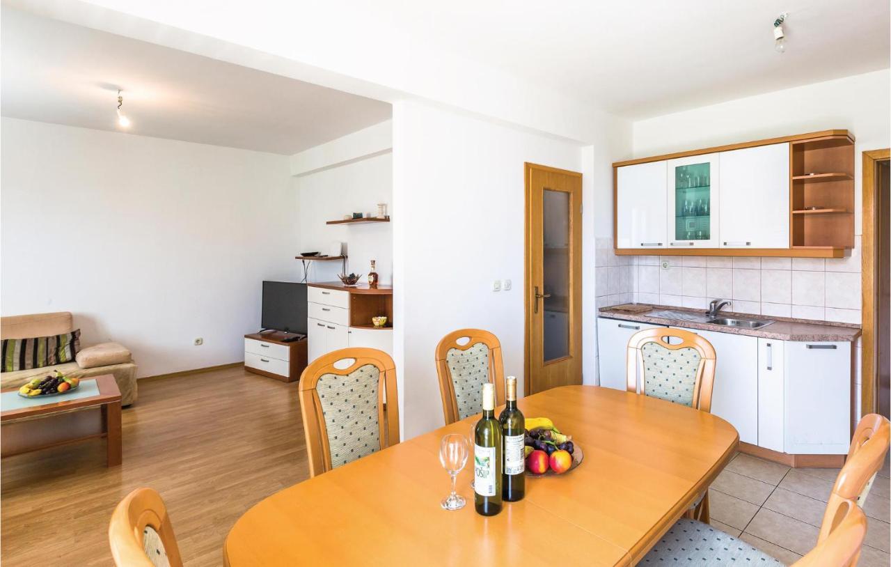 Cozy Apartment In Makarska With Kitchen Luaran gambar