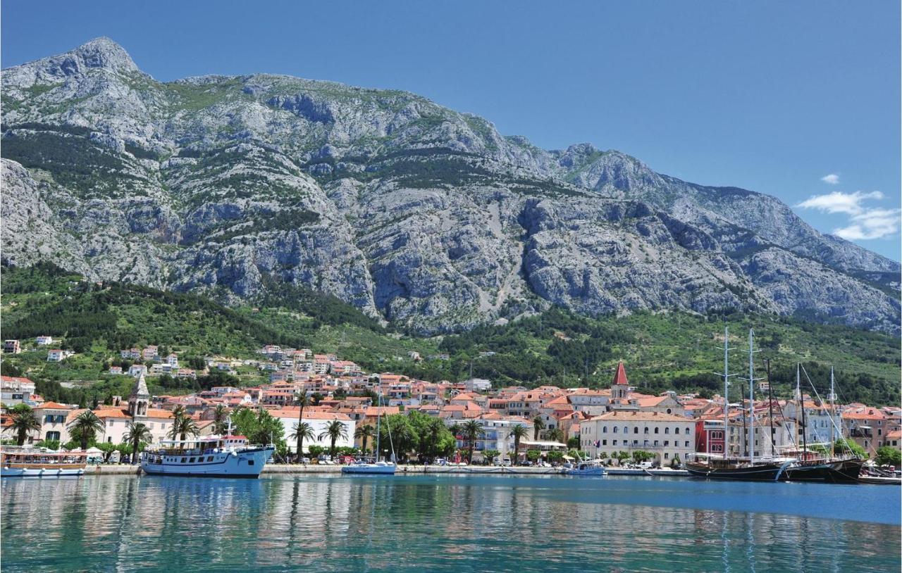 Cozy Apartment In Makarska With Kitchen Luaran gambar