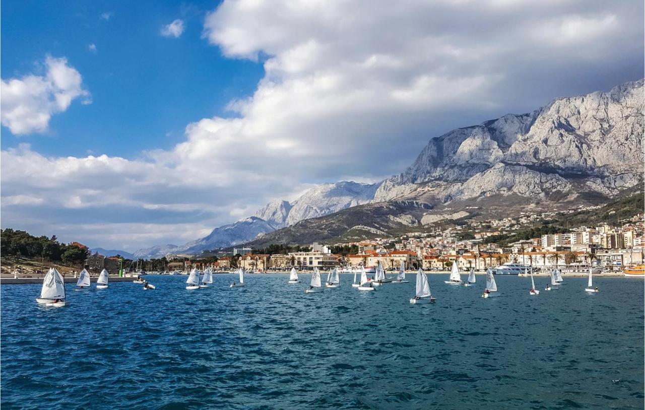 Cozy Apartment In Makarska With Kitchen Luaran gambar