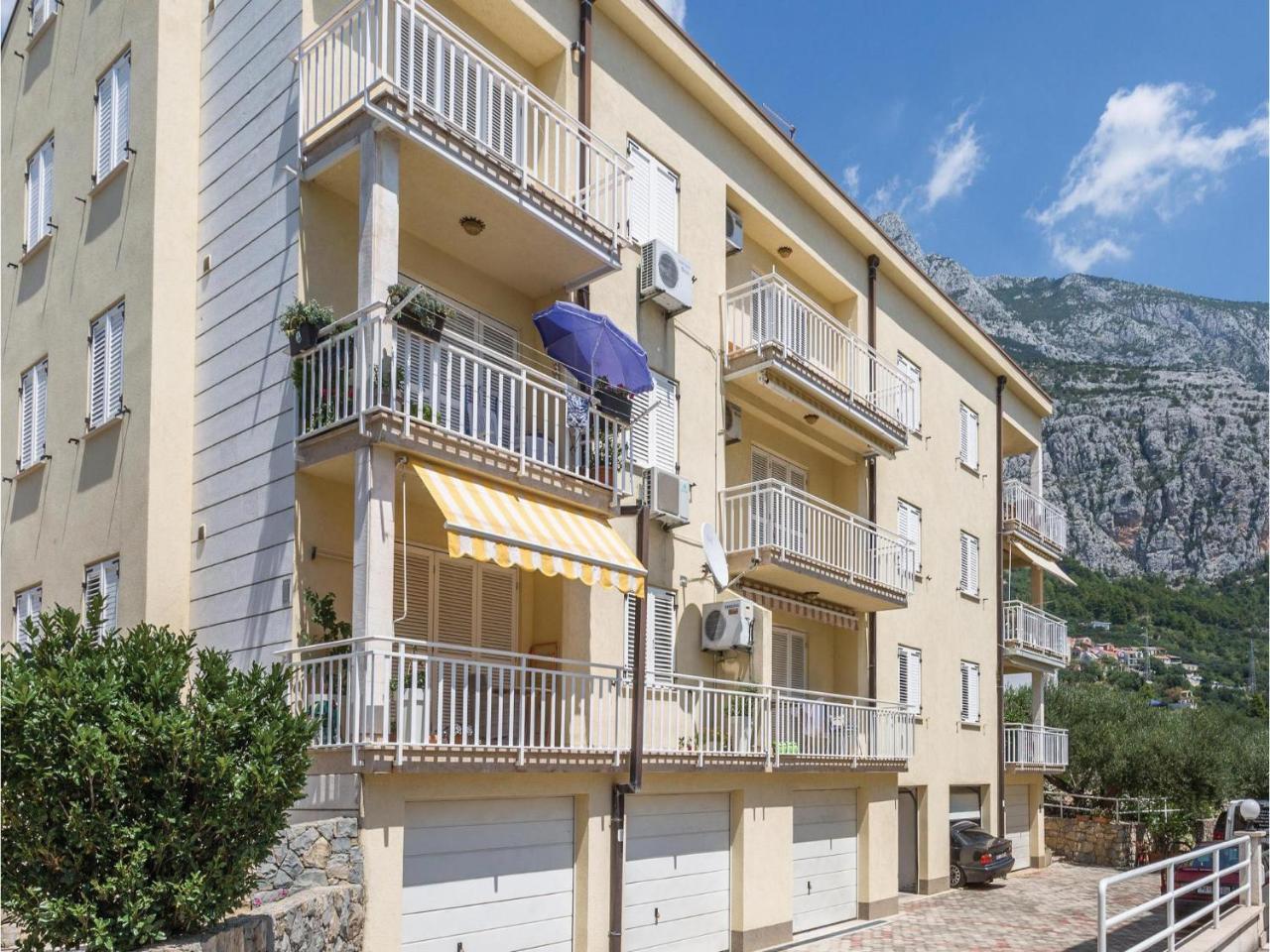 Cozy Apartment In Makarska With Kitchen Luaran gambar